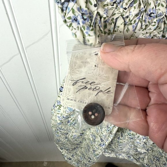 Free People Smocked‎ Petunia Dress Floral Print size Medium NWT - Picture 3 of 6